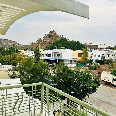 Private & Elegant 3Bhk Villa, Hillside Hideaway, 10 Mins From Mh Bus Stand 아우랑가바드 외부 사진