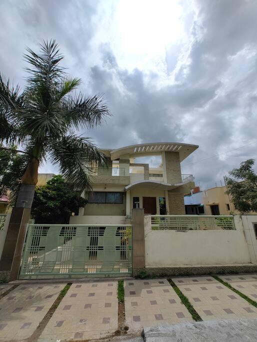 Private & Elegant 3Bhk Villa, Hillside Hideaway, 10 Mins From Mh Bus Stand 아우랑가바드 외부 사진